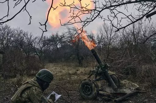 Volunteer soldiers fire towards Russian positions close to Bakhmut, Donetsk region, Ukraine, Wednesday, March 8, 2023. (AP Photo/Libkos)