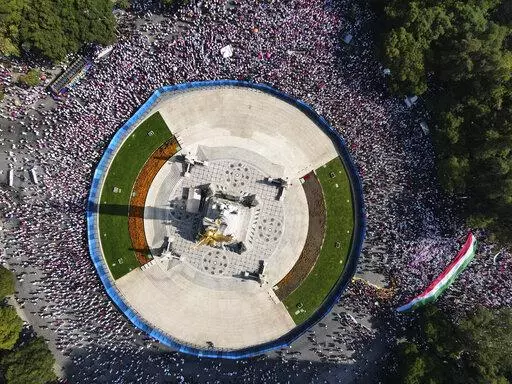 Citizen organizations rally at Mexico City's iconic "Angel of Independence" monument in support of Mexico's National Elections Institute as President Andrés Manuel Lopez Obrador pushes to overhaul it, Sunday, Nov. 13, 2022. (AP Photo/Marco Ugarte)
